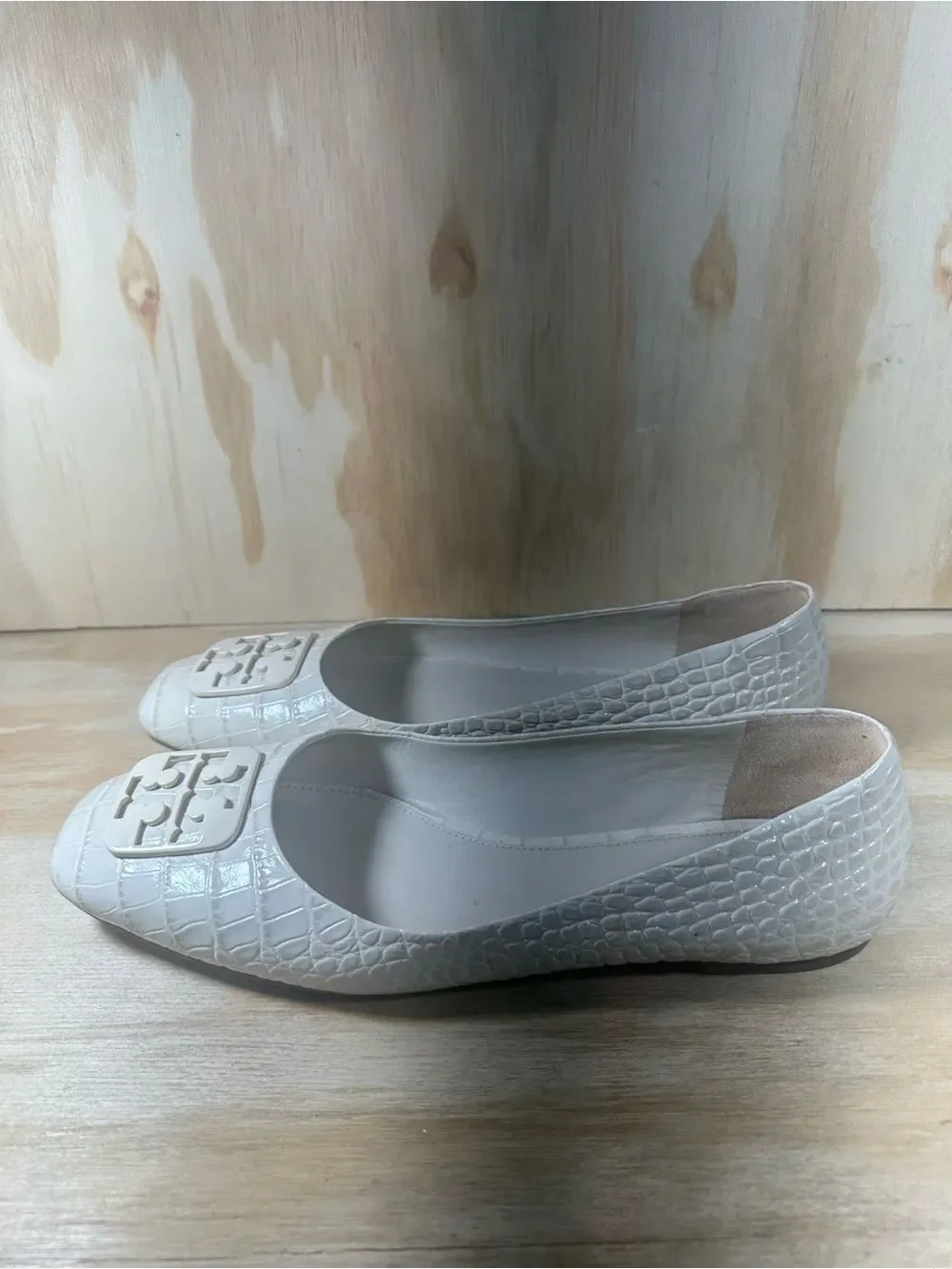 Tory Burch Cream Croc-Embossed Logo Ballet Flats Women’s Size 10.5